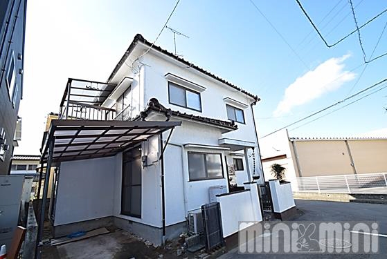 駐車場は1台となります。